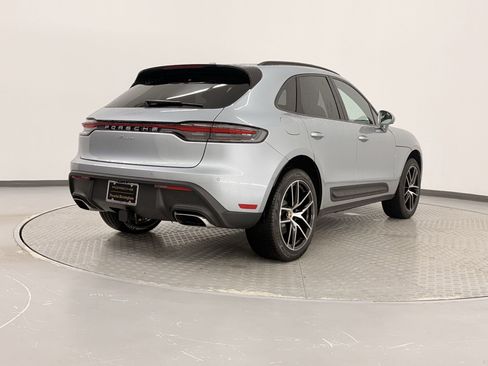 Used 2025 Porsche Macan image 9