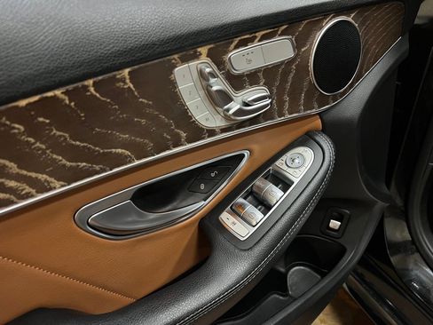 Used 2019 Mercedes-Benz C 300 C 300 image 18