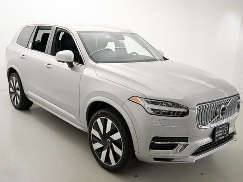 Certified 2024 Volvo XC90 T8 Plus AWD/4WD image 4
