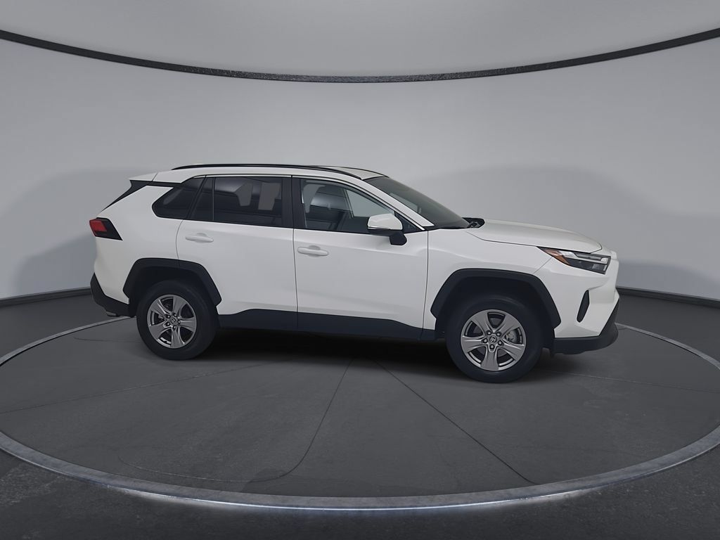 Used 2025 Toyota RAV4 XLE AWD/4WD image 18