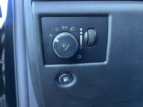 Used 2018 Jeep Grand Cherokee Laredo image 12