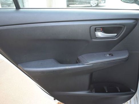 Used 2015 Toyota Camry SE image 29