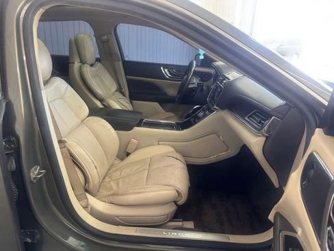 Used 2017 Lincoln Continental Select w/ Technology Package image 10