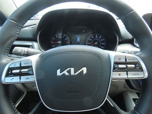 Used 2022 Kia Telluride S AWD/4WD image 28