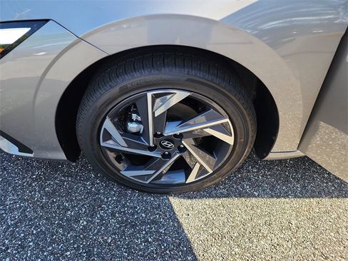 New 2025 Hyundai Elantra SEL image 27