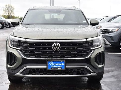 Certified 2025 Volkswagen Atlas Cross Sport SE image 4