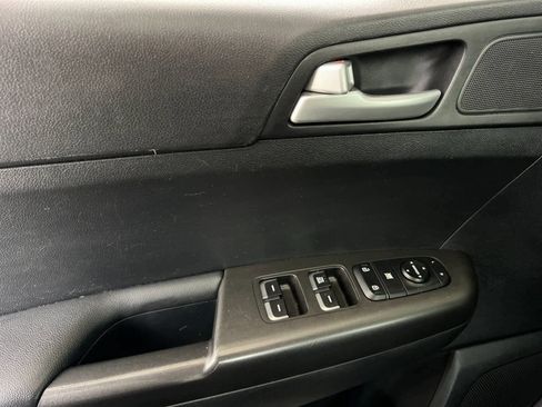 Used 2019 Kia Sportage LX w/ LX Popular Package image 12