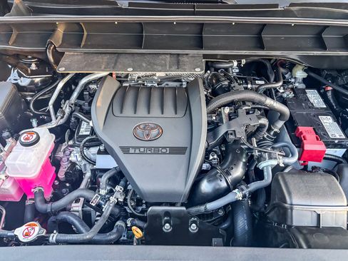 New 2026 Toyota Highlander Platinum image 14