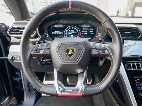 Used 2022 Lamborghini Urus image 55