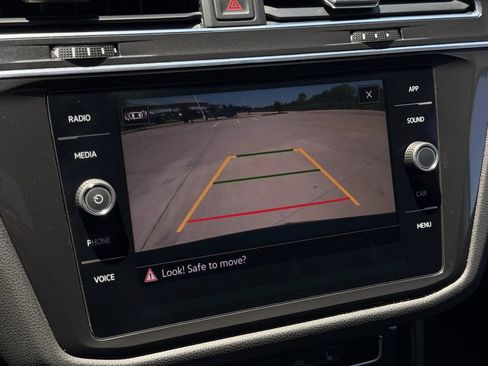 Used 2021 Volkswagen Tiguan SE FWD image 18