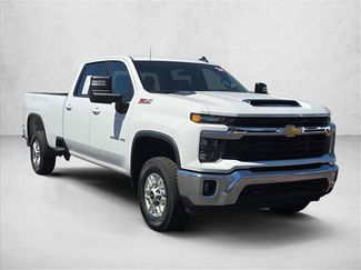 Used 2024 Chevrolet Silverado 2500 LT w/ Convenience Package AWD/4WD video 3