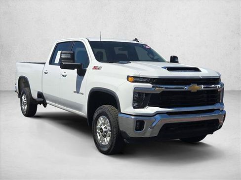Used 2024 Chevrolet Silverado 2500 LT w/ Convenience Package AWD/4WD image 3