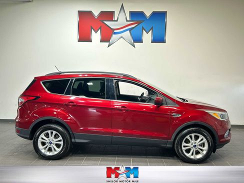 Used 2018 Ford Escape SE w/ SE Sync 3 Package AWD/4WD image 1