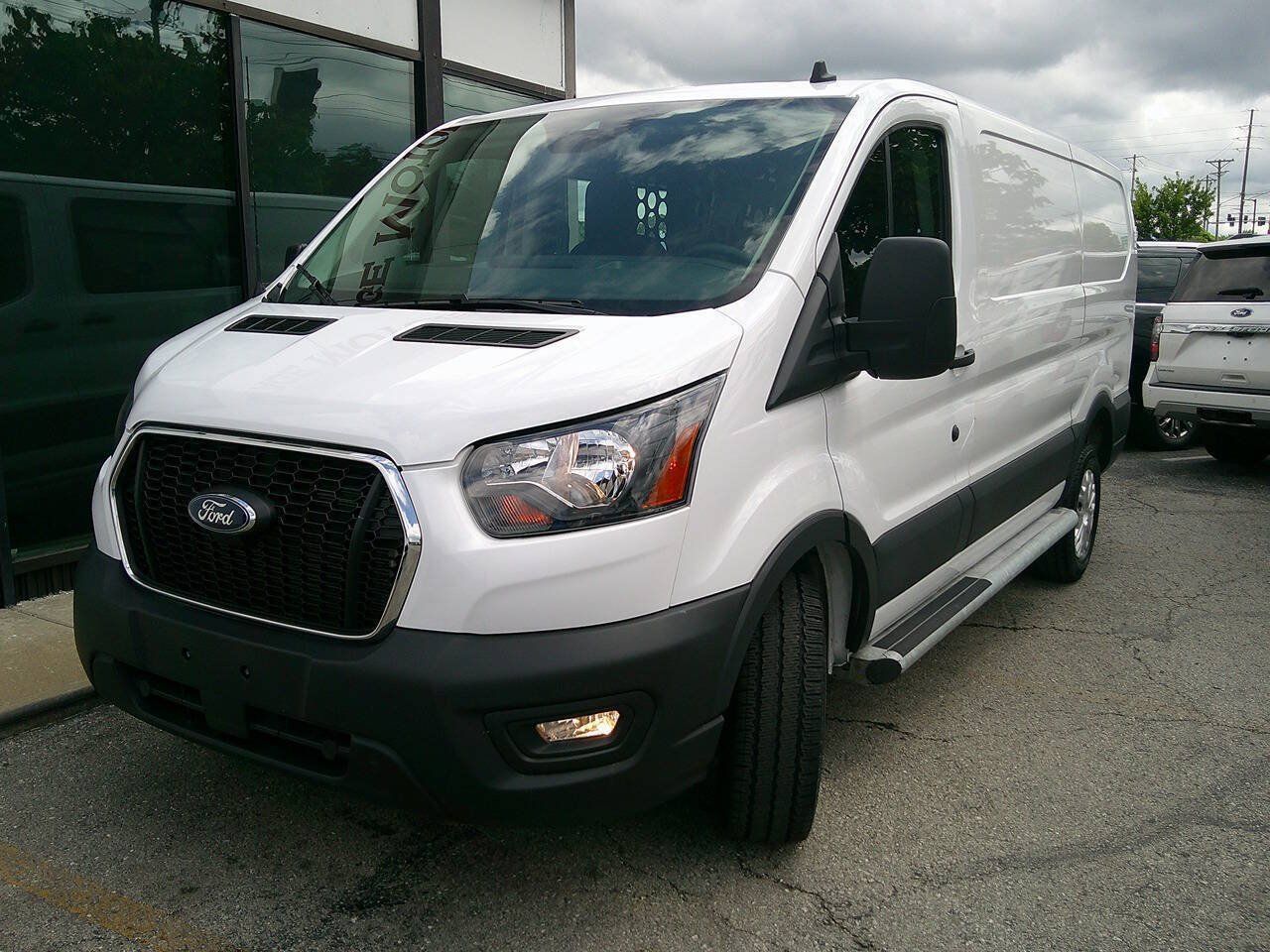 Used 2025 Ford Transit 250 Low Roof w/ Exterior Upgrade Package RWD image 2