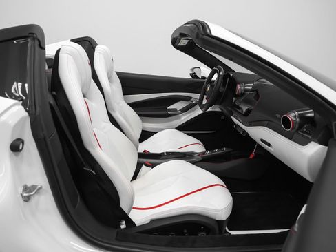 Used 2022 Ferrari F8 Tributo RWD image 29