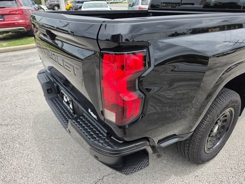 Used 2025 Chevrolet Colorado W/T RWD image 11