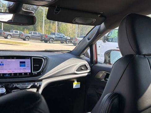 New 2026 Chrysler Pacifica Select FWD image 38