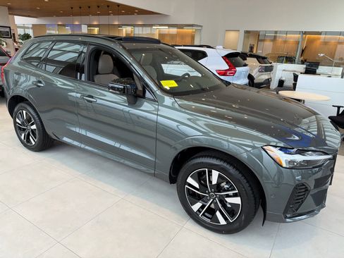 New 2026 Volvo XC60 B5 Plus w/ Protection Package Premier image 4