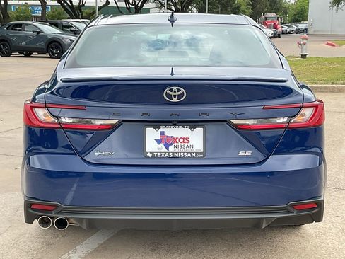 Used 2025 Toyota Camry SE image 6