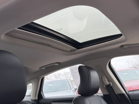 Used 2017 Ford Fusion Titanium image 15