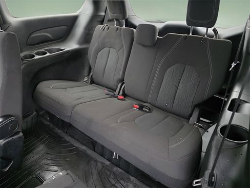 Used 2020 Chrysler Pacifica Touring w/ S Appearance Package image 16