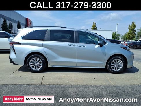 Used 2025 Toyota Sienna XLE FWD image 10