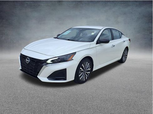 Used 2025 Nissan Altima 2.5 SV FWD image 3