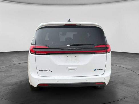 Used 2024 Chrysler Pacifica Limited FWD image 8