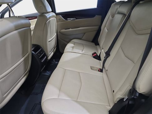 Used 2018 Cadillac XT5 Luxury image 17