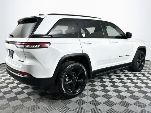Used 2024 Jeep Grand Cherokee Limited w/ Luxury Tech Group II AWD/4WD image 25