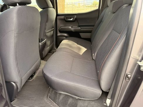 Used 2020 Toyota Tacoma TRD Off-Road AWD/4WD image 21