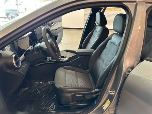 Used 2025 Chevrolet Trax LT FWD image 25