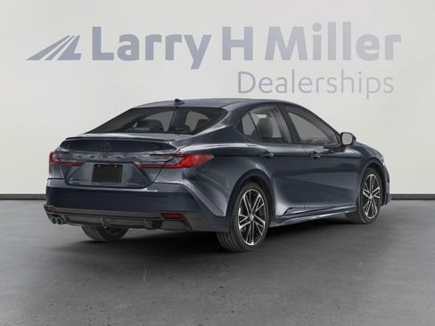 Used 2025 Toyota Camry XSE image 2