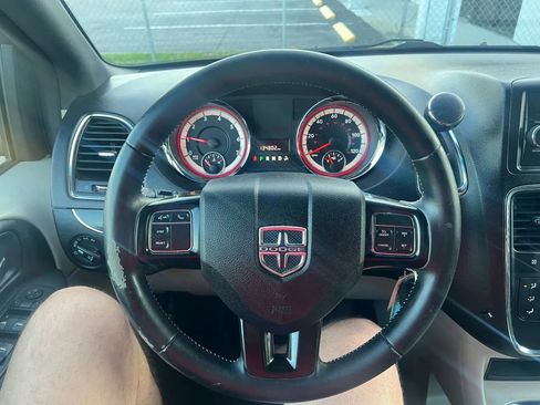 Used 2017 Dodge Grand Caravan SXT FWD image 7
