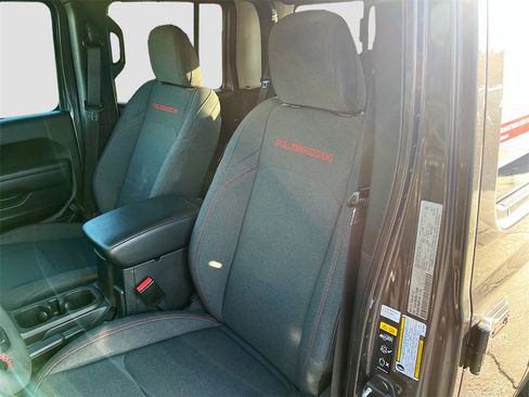 Used 2024 Jeep Gladiator Rubicon w/ Convenience Group image 18