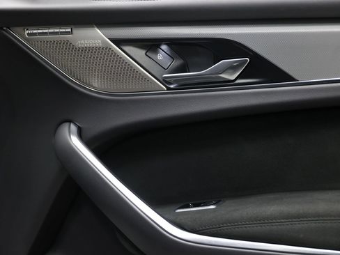 Used 2021 Jaguar F-PACE SVR image 77