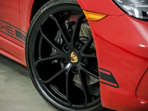 Used 2024 Porsche 718 Cayman image 4