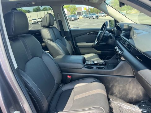 Certified 2025 Honda Pilot Touring image 28