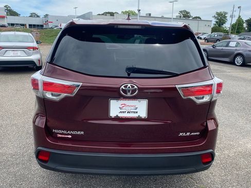 Used 2014 Toyota Highlander XLE AWD/4WD image 12