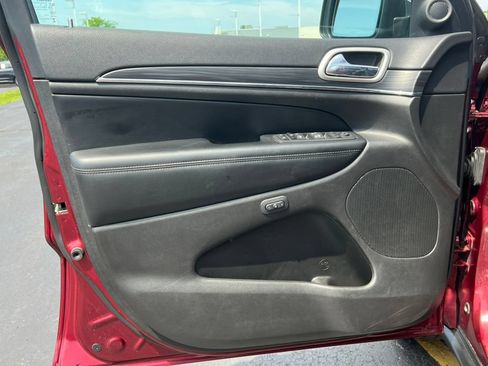 Used 2020 Jeep Grand Cherokee Limited AWD/4WD image 15
