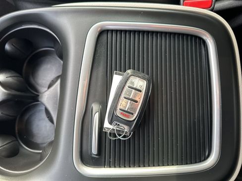 Used 2024 Chrysler Pacifica Touring-L FWD image 35