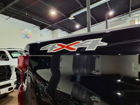 Used 2022 Chevrolet Silverado 1500 LT image 9