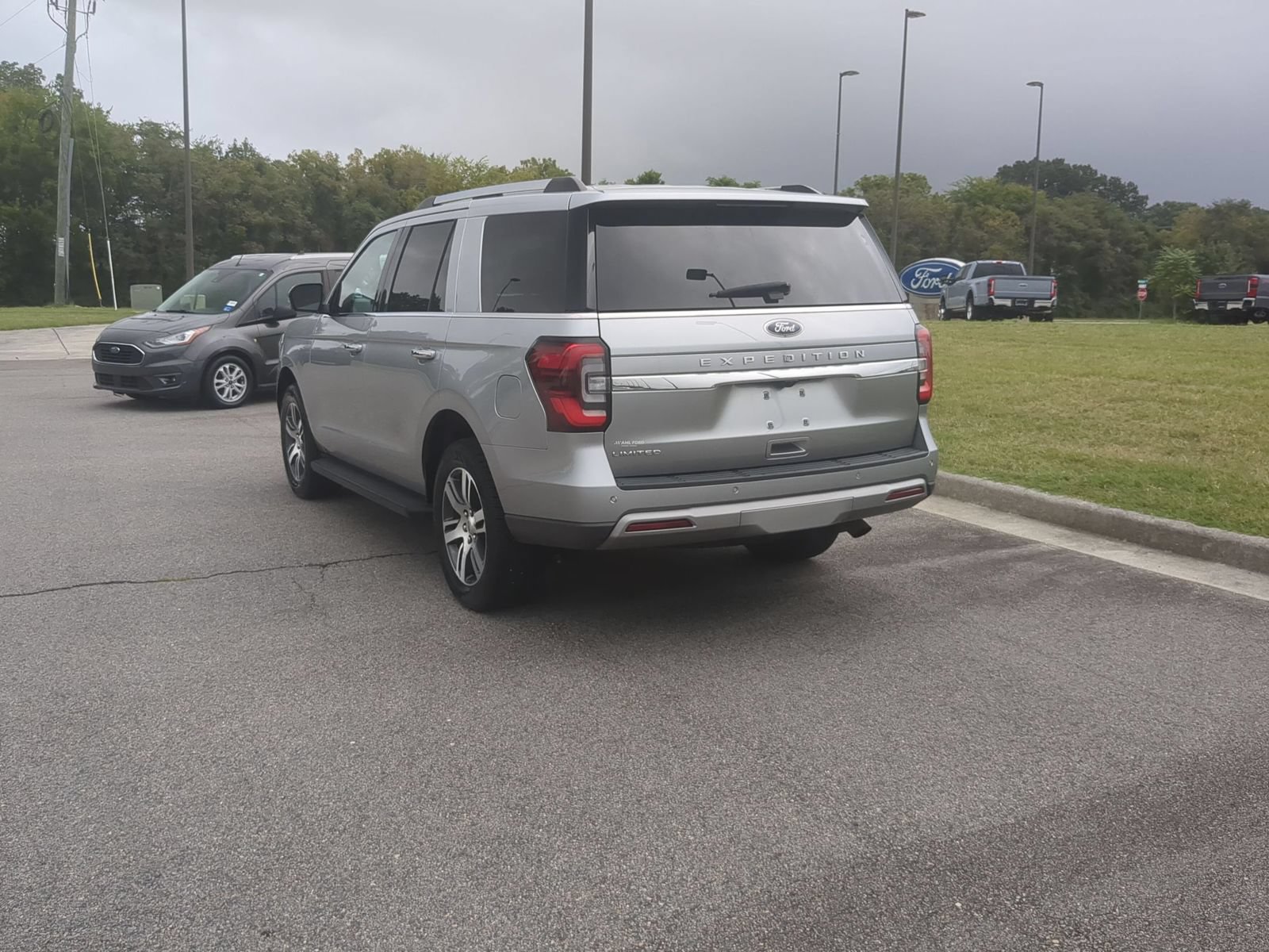 Used 2024 Ford Expedition Limited RWD image 5