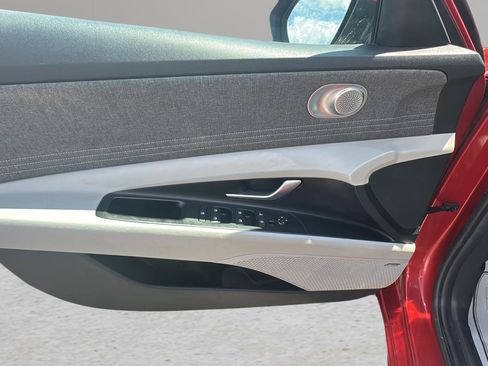 Used 2021 Hyundai Elantra Limited FWD image 18