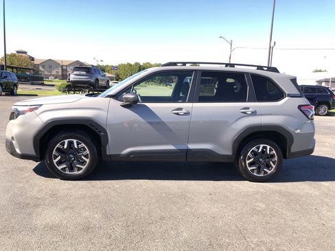 Used 2025 Subaru Forester Premium image 3