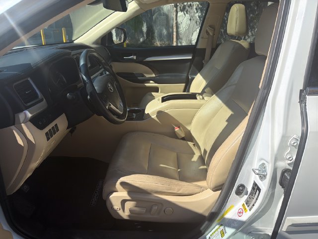 Used 2017 Toyota Highlander XLE AWD/4WD image 9