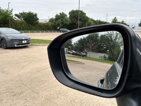 Used 2025 Nissan Rogue SV FWD image 19