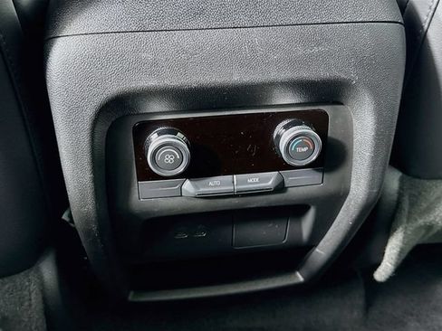 Used 2025 Buick Enclave Preferred FWD image 26