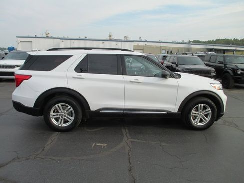 Used 2020 Ford Explorer XLT w/ Equipment Group 202A image 3