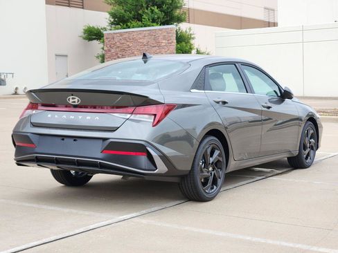 New 2026 Hyundai Elantra SEL Sport Premium FWD image 4